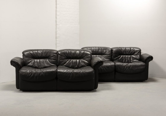 Image 1 of Magnífico sofá de dos plazas De Sede de mediados de siglo, de cuero liso marrón negruzco, DS17. Suiza, década de 1970.
