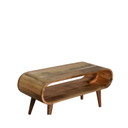 Table basse de style scandinave avec un aspect chêne