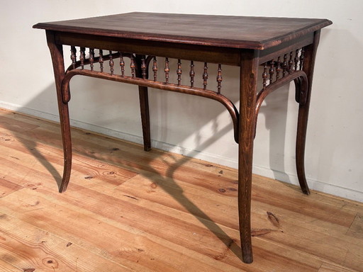 Tavolo in legno curvato Art Nouveau del 1900 circa (Faggio)