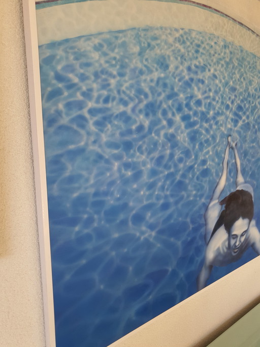 Modernes Gemälde eines Schwimmers in blauer Acrylfarbe/Airbrush