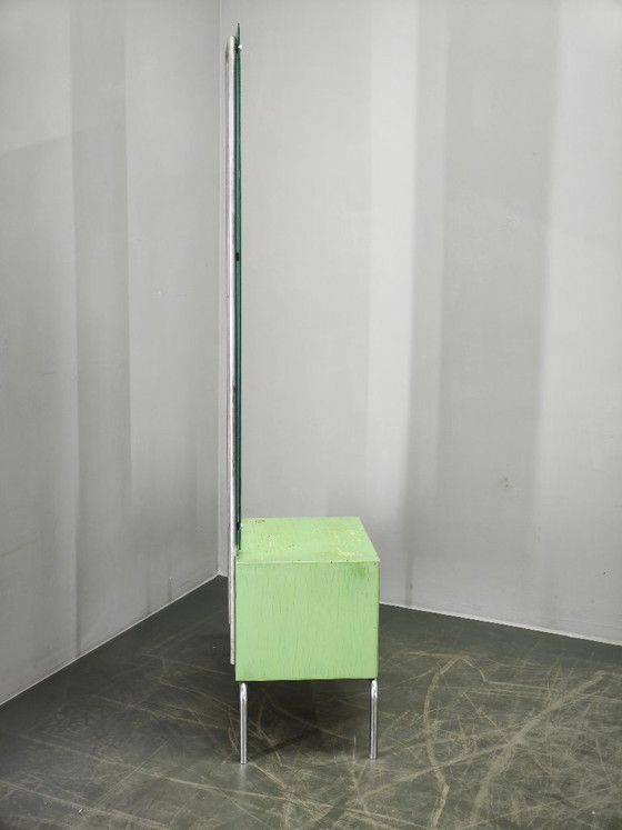 Image 1 of Bauhaus groene kaptafel met spiegel en chromen frame, Tsjechoslowakije jaren 1930