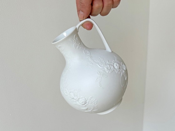 1x Vintage White Biscuit Porcelain AK Kaiser 445 Vase (photo 7 of 8)