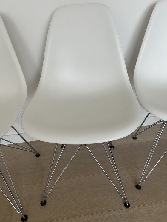 Image 1 of Juego de 4 sillas Vitra Eames DSR - blanco / base cromada