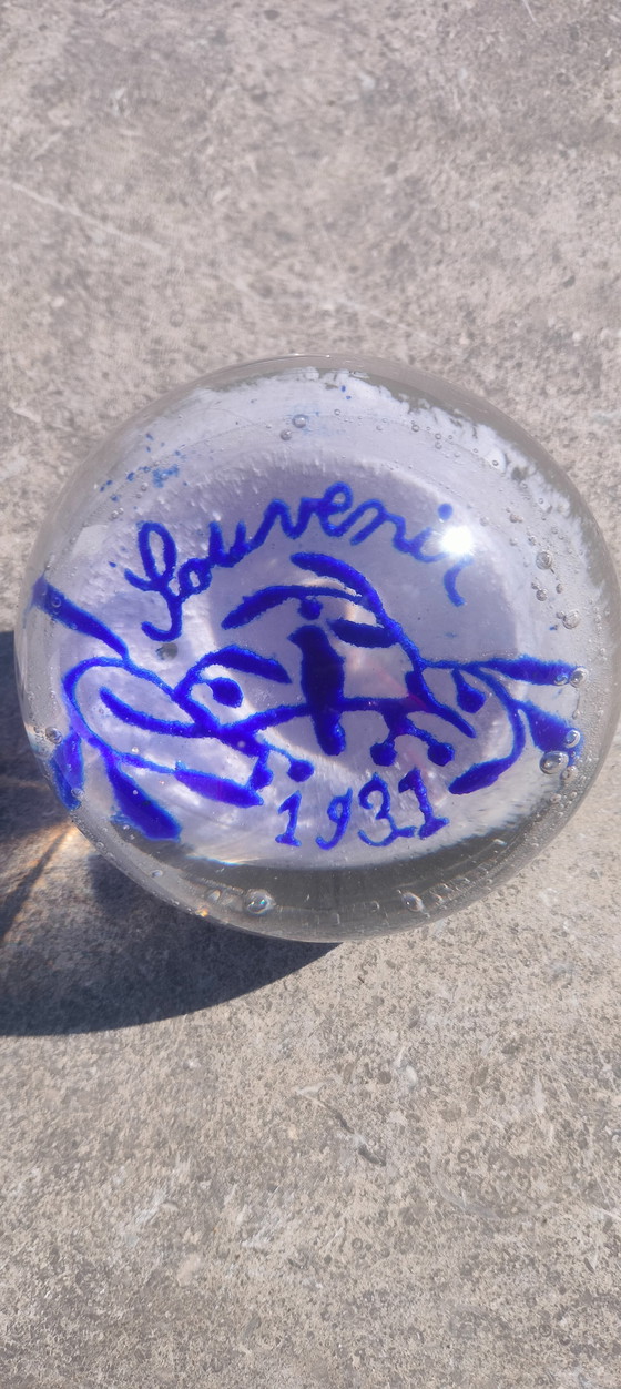 Image 1 of Presse-papier provenant de France, offert en cadeau de mariage en 1931.