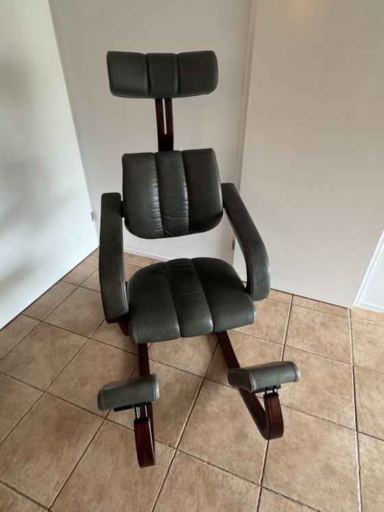Stokke Duo Balans Chaise Ergonomique à Genoux – Peter Opsvik – Chaises de bureau, Leather, Wood (photo 15 of 15)