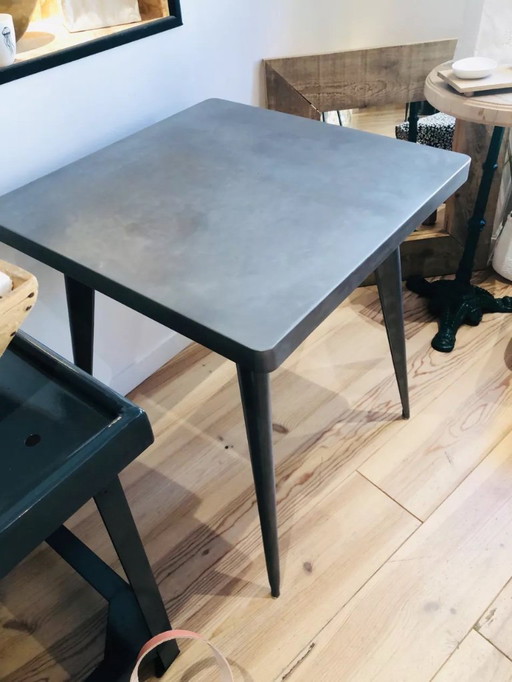 Tolix table