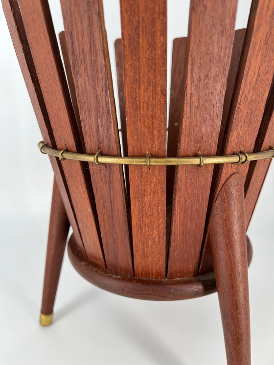 Image 1 of Maceta, jardinera de teca de latón de mediados de siglo Dinamarca