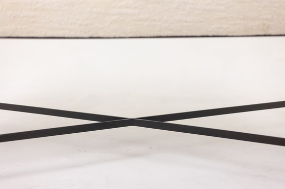 Image 1 of Paar weiße Sitzbänke aus lackiertem und vergoldetem Metall - 2000er Jahre