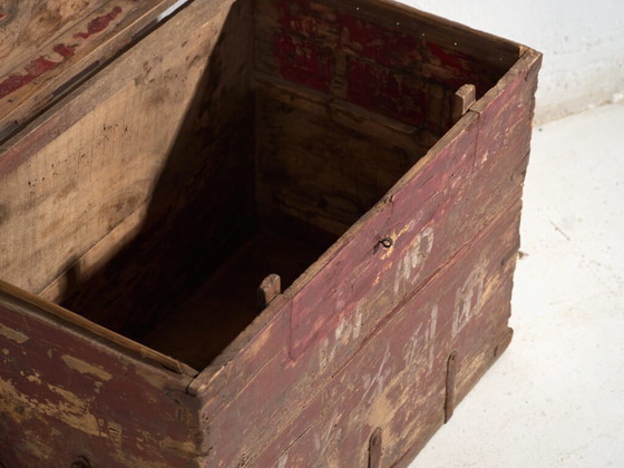Baule cinese antico dipinto in legno di pino – Cina, circa 1920 – Armadi contenitori, Industrieel (photo 26 of 40)