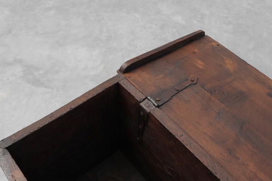 Image 1 of Raro Gran arcón gótico del siglo XVI tallado en roble macizo, Francia