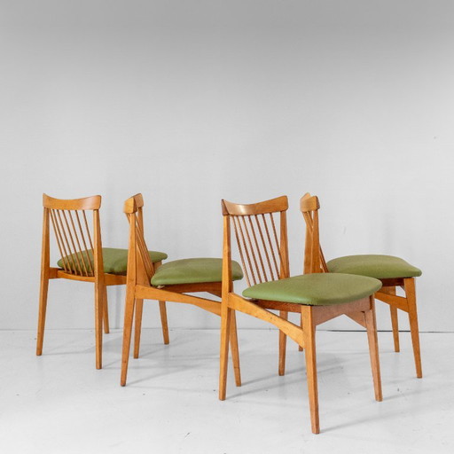 1x Vier Mid-Century Modern Italiaanse Houten Eetkamerstoelen in de Stijl van Ico Parisi