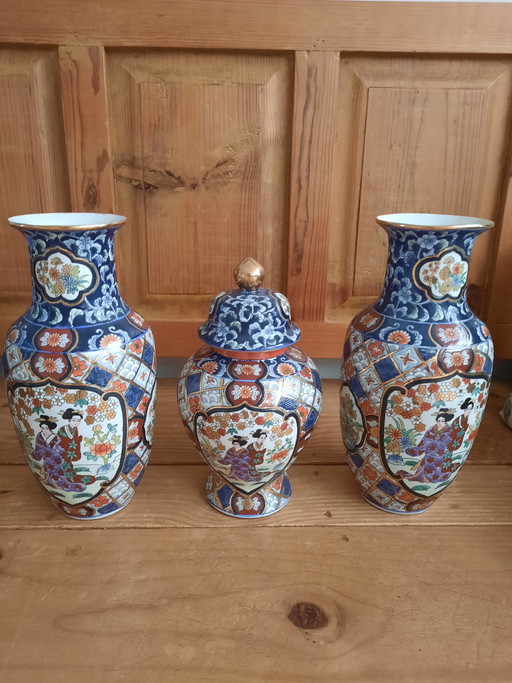 Imari cabinet set Porcelain vases