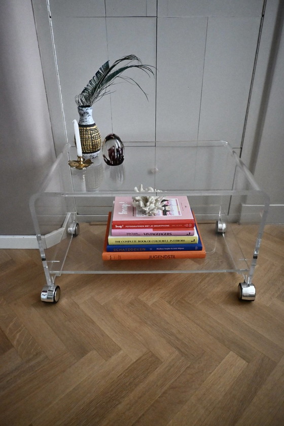 Michel Dumas Plexiglas Side Table/LP Table Roche Bobois '70s, Transparent (photo 6 of 12)