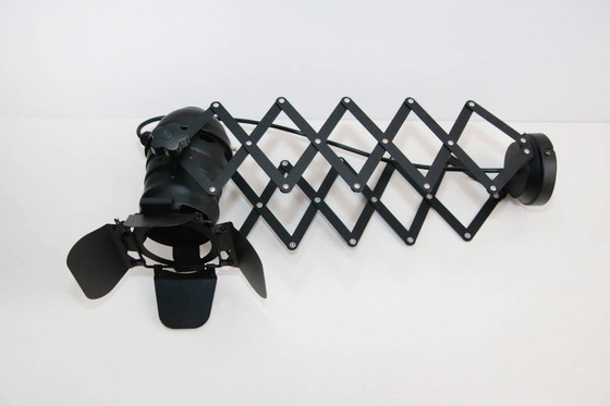 Image 1 of Lámpara de techo y de pared en estudio fotográfico con diseño de pantógrafo – extensible de forma continua