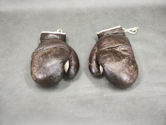 Image 1 of Boxhandschuhe und Boxball aus Leder, Tschechoslowakei, 1940er Jahre