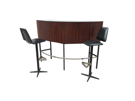 Image 1 of Bar in palissandro di metà secolo con sgabelli da bar