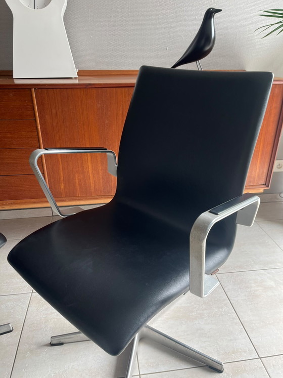 2x Fritz Hansen Oxford By Arne Jacobsen – Office chairs, Leather, Aluminium (photo 9 of 9)