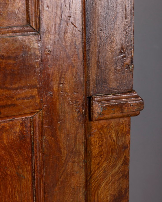 Armadio classico piemontese in noce del primo Settecento – Legno (photo 5 of 22)