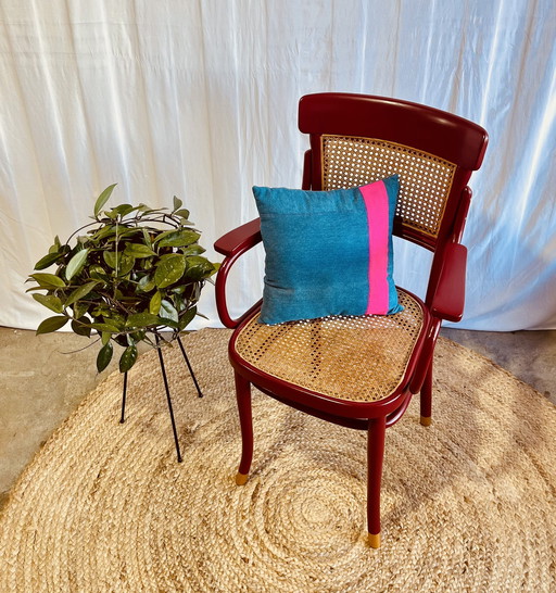 Vintage design stoel – rood & rotan – gerestyld door Ontwerpstudio Anna