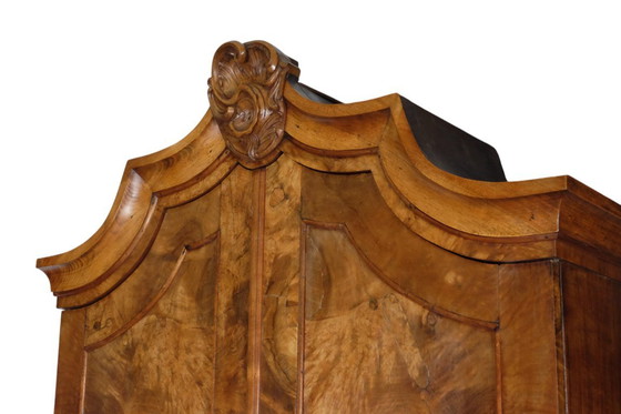 Image 1 of elegant 18th century desk with curb in burr walnut.
