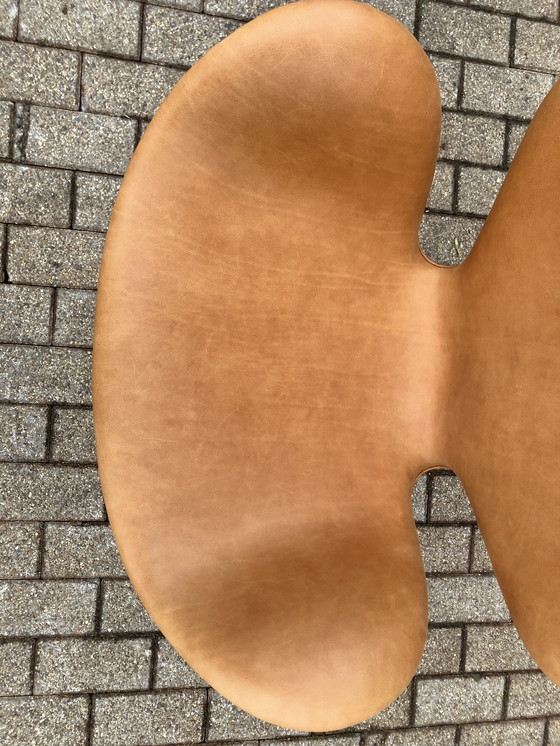 Image 1 of Original Vintage Fritz Hansen Swan Chair From 01-1975 in Beautiful Vintage Camel-Cognac Leather. In New Condition!!!