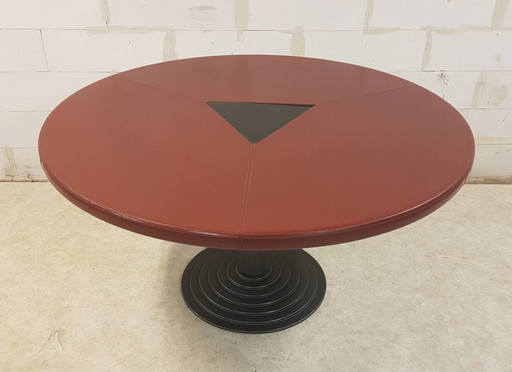 Tavolo Ø 140 cm con piano in cuoio