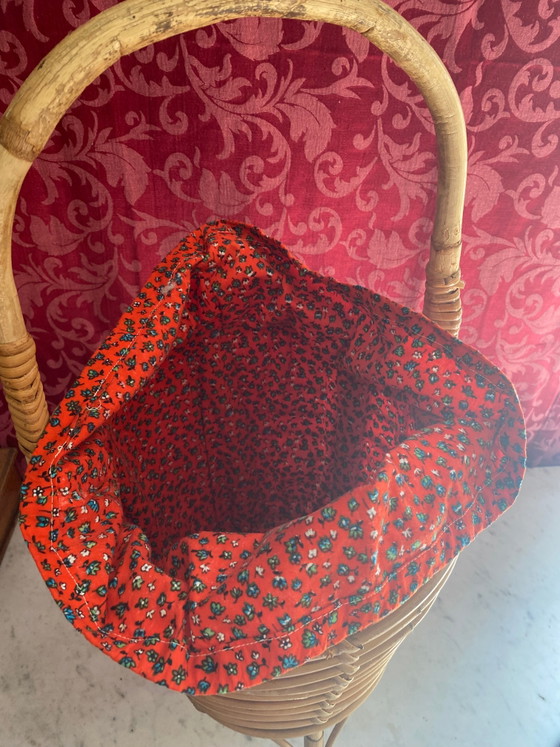 Grande boîte à couture en rotin, doublure florale d'origine, années 1960-1970 – Objets déco, Textile, Rattan (photo 3 of 6)