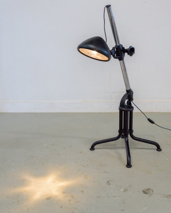 Image 1 of 'the Atelier Spot' – Vintage Tripod Floor Lamp from Photo Studio