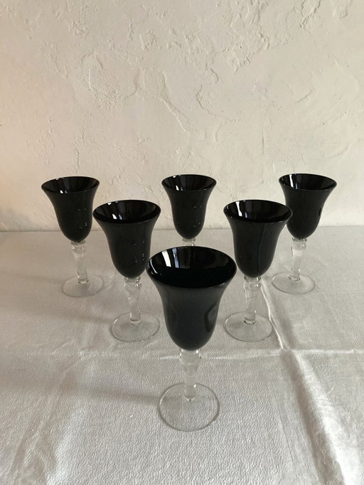 6 copas con tallo y cuenco de vidrio negro