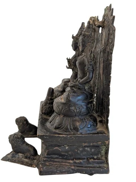 Antico Altare Domestico Nepalese in Bronzo Shiva e Parvati con Oro – Vetrine, Bronze, Gold (photo 5 of 9)