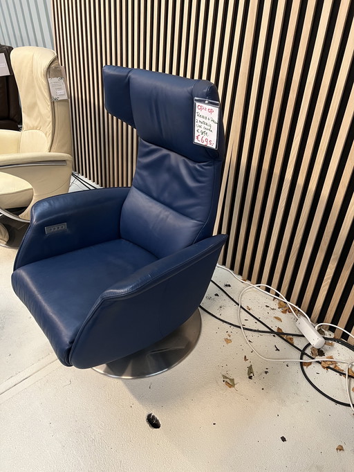 Jusqu'à épuisement des stocks, la chaise Realex bleue de 995 € est désormais à 695 €