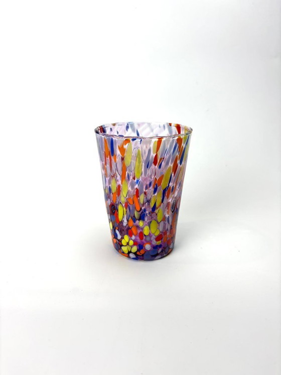 Image 1 of Set aus 6 venezianischen mundgeblasenen Gläsern mit farbigem Murano-Granulat, handgefertigt in Italien.