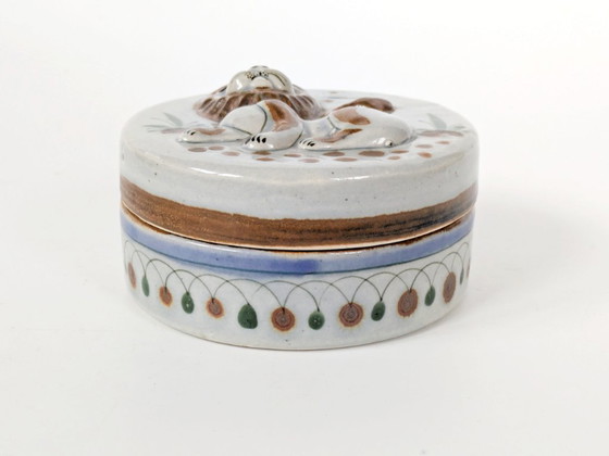 Image 1 of Keramische doos met deksel in Tonala-stijl uit de jaren 70: speels, gesigneerd aardewerk in volkskunststijl.