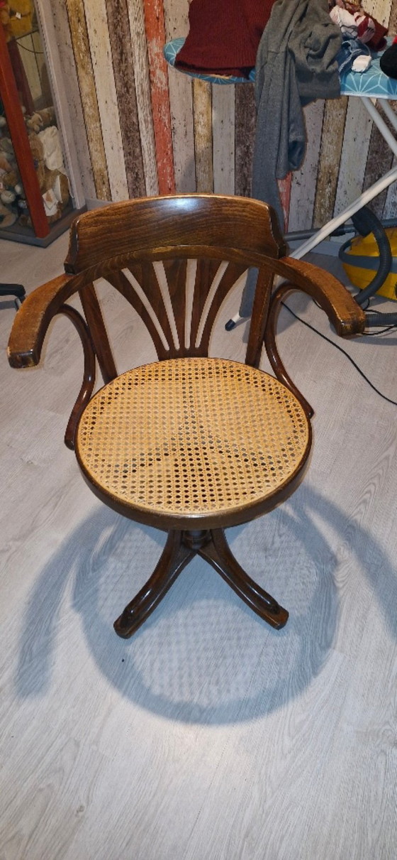 Image 1 of Sedia girevole da capitano in stile Thonet