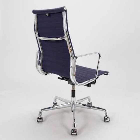 Image 1 of Vitra Eames EA119 Original Stuhl, blaues Leder