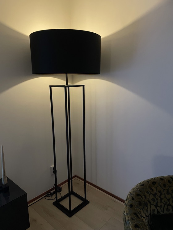 Image 1 of Lampadaire Cube Lumière Noir