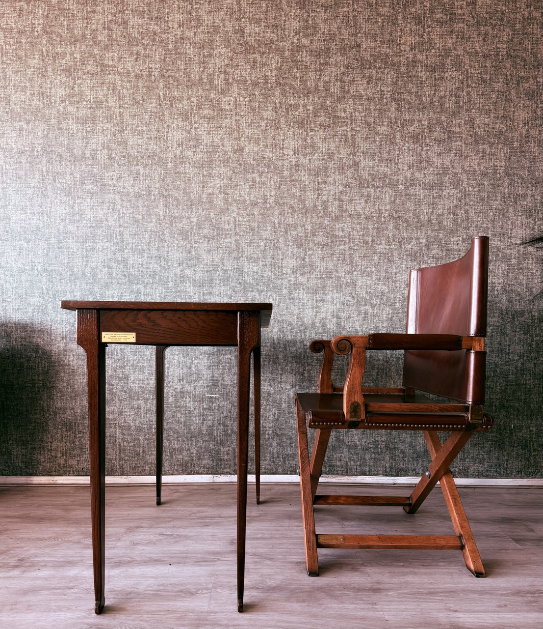 Escritorio de campaña plegable y sillón de campaña de Napoleón Bonaparte