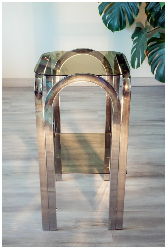 Image 1 of Mesita auxiliar de cromo y cristal ahumado de los años 70