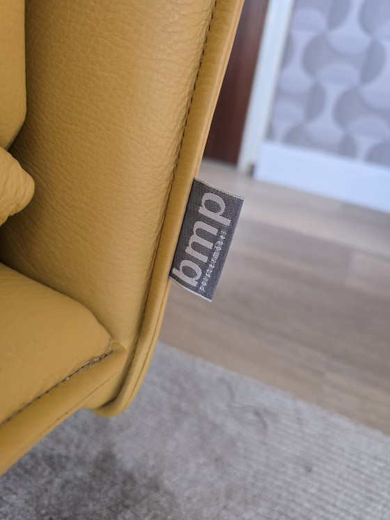 Image 1 of Fauteuil pivotant Rolf Benz jaune ocre