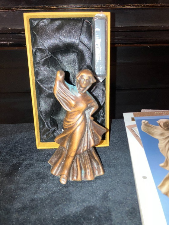 Image 1 of 18 figurillas de bronce, obras maestras de la escultura.