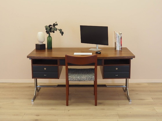 Image 1 of Scrivania in noce, design italiano, anni '70, realizzata in Italia.