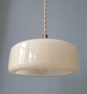 Ensemble de deux suspensions vintage en verre opalin jaune pastel. Design Art Déco.