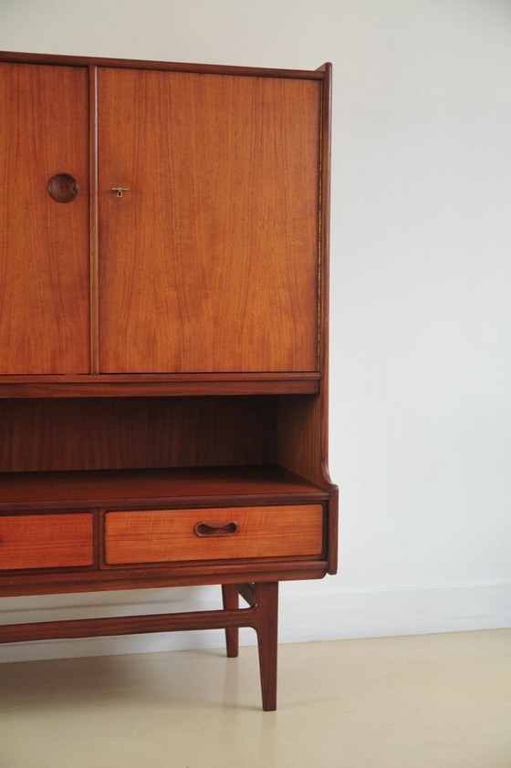 Image 1 of vintage Deens dressoir high board