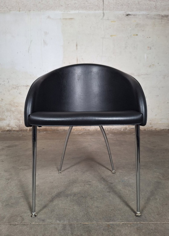 Image 1 of Silla decorativa Kastel Kameo de cuero negro con patas cromadas