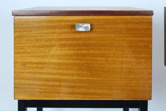 Image 1 of Tables de chevet en acajou tchécoslovaque de style moderne du milieu du XXe siècle, par Up Závody, années 1970, lot de 2