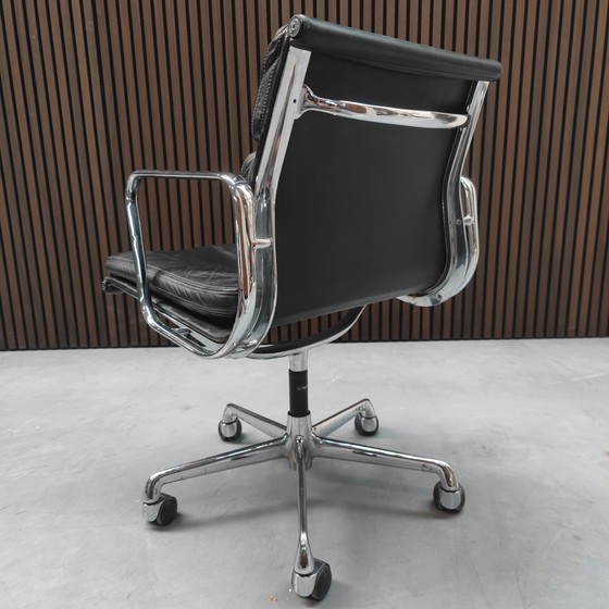 Image 1 of Herman Miller Eames EA217 - Pelle nera vintage