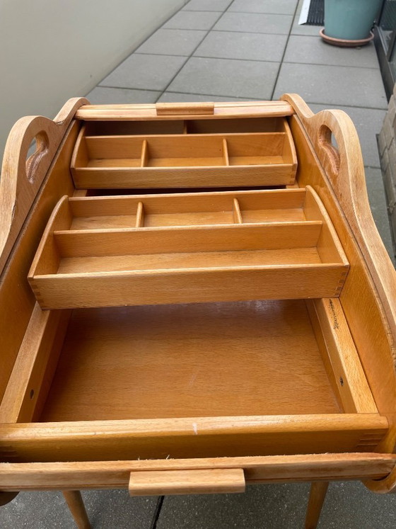 Image 1 of Naaidoos mid-century Deens design, tambour roll-top, 2 bakjes, houten poten