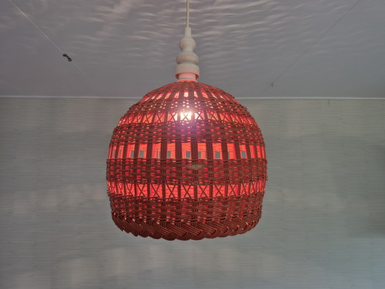 Image 1 of Poolse vintage oranje rieten lamp. Hanglamp rotan. 