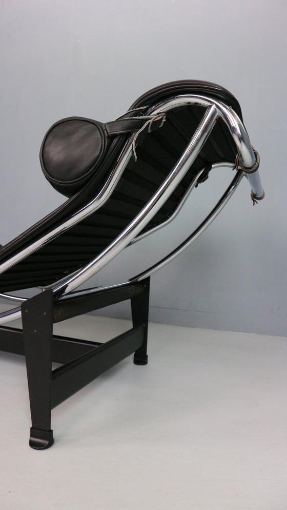 Image 1 of Black leather LC4 chaise longue by Le Corbusier for Cassina, 1980s