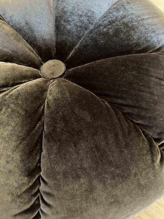 Image 1 of Grand pouf en velours marron